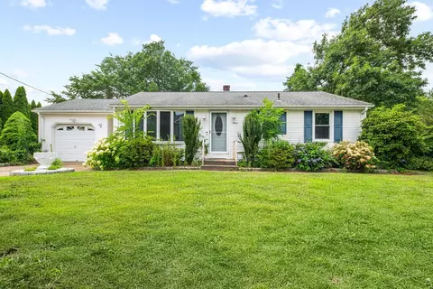 12 Janet Dr, West Warwick, RI 02893