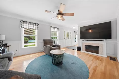26 Davis Cir, Warwick, RI 02886 photo 9