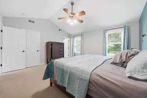 Bedroom - 26 Davis Cir, Warwick, RI 02886 photo 3 of 4