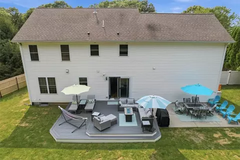 Exterior - 26 Davis Cir, Warwick, RI 02886 photo 4 of 7