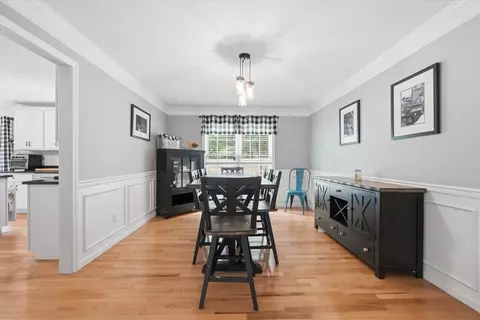 Dining - 26 Davis Cir, Warwick, RI 02886 photo 2 of 3