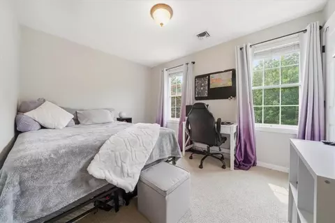 Bedroom - 26 Davis Cir, Warwick, RI 02886 photo 1 of 4