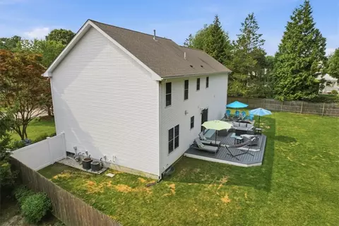 Exterior - 26 Davis Cir, Warwick, RI 02886 photo 7 of 7