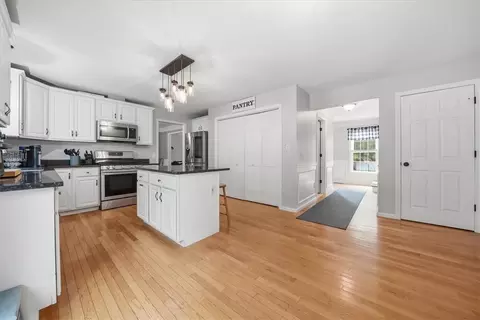 26 Davis Cir, Warwick, RI 02886 photo 16
