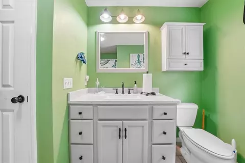 Bath - 26 Davis Cir, Warwick, RI 02886 photo 2 of 5