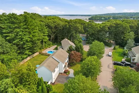 View/Area - 26 Davis Cir, Warwick, RI 02886 photo 2 of 5