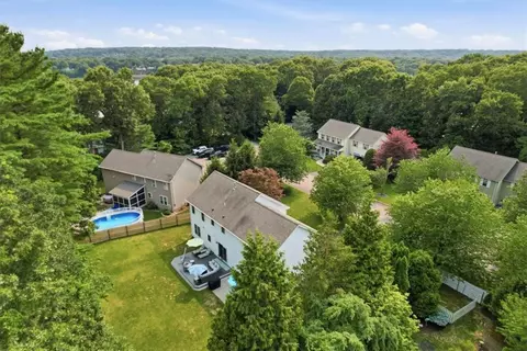 View/Area - 26 Davis Cir, Warwick, RI 02886 photo 4 of 5