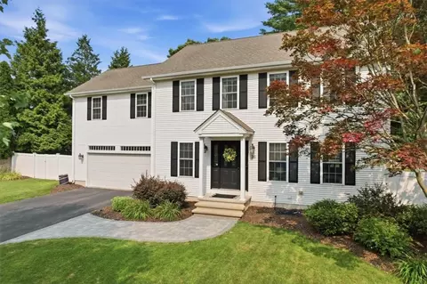 26 Davis Cir, Warwick, RI 02886 photo 2