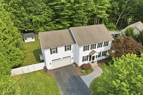 26 Davis Cir, Warwick, RI 02886 photo 3