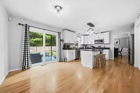 26 Davis Cir, Warwick, RI 02886 photo 14