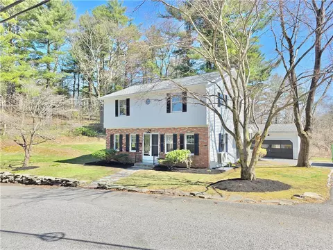 8 Wolf Hill Rd, Smithfield, RI 02917