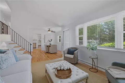 117 Canonchet Dr, Portsmouth, RI 02871