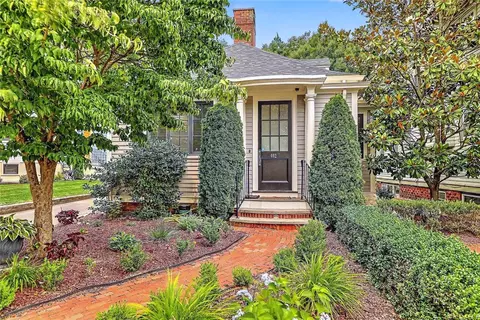 402 Angell St, Providence, RI 02906