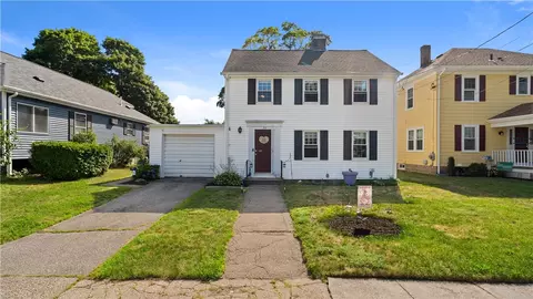 33 Linden Ave, Rumford, RI 02916