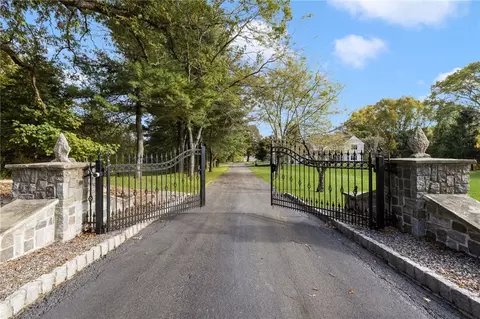 365 W Wrentham Rd, Cumberland, RI 02864