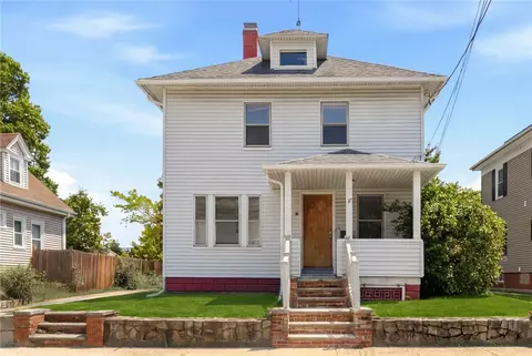 140 W Lawn Ave, Pawtucket, RI 02860