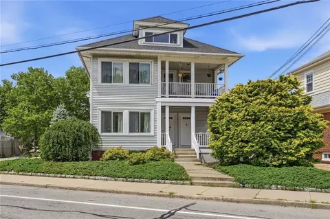 981 Smith St, Providence, RI 02908