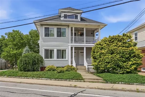 981 Smith St, Providence, RI 02908