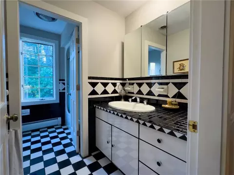Bath - 18 Ann Ct, Cranston, RI 02921 photo 3 of 5