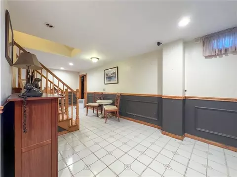 Entry Way - 18 Ann Ct, Cranston, RI 02921 photo 6 of 8