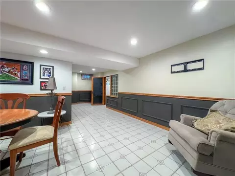 Entry Way - 18 Ann Ct, Cranston, RI 02921 photo 5 of 8