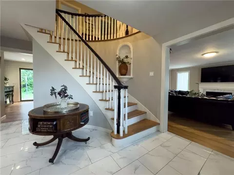 Entry Way - 18 Ann Ct, Cranston, RI 02921 photo 1 of 8