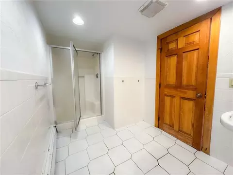 Bath - 18 Ann Ct, Cranston, RI 02921 photo 4 of 5
