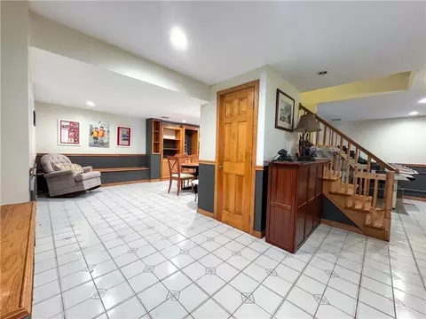 Entry Way - 18 Ann Ct, Cranston, RI 02921 photo 7 of 8