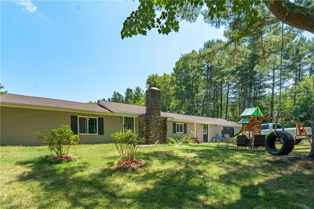 40 Nipmuck Trl, West Greenwich, RI 02817
