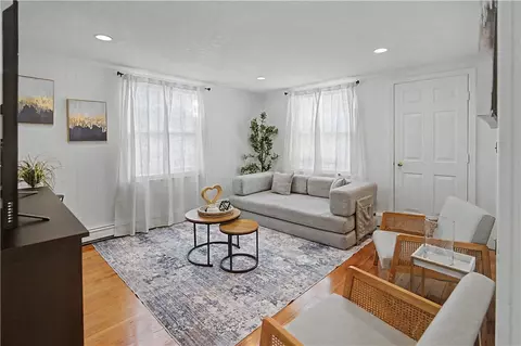 137 Kingstown Rd, Narragansett, RI 02882