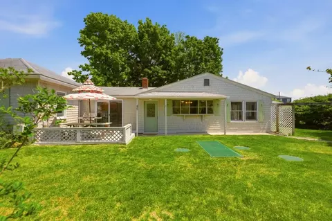 85 Highland Ave, Portsmouth, RI 02871