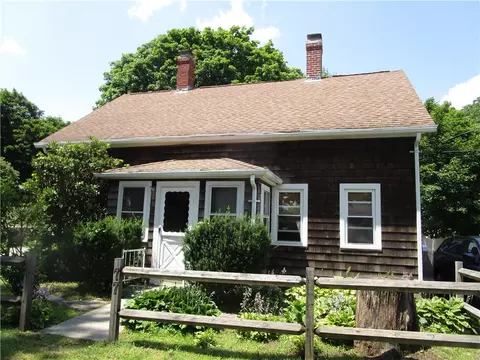 77 Main St, Slatersville, RI 02876
