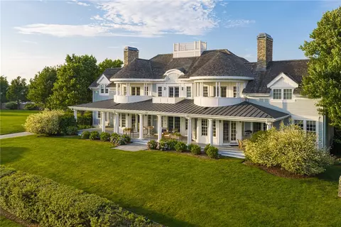 231 Carnegie Harbor Dr, Portsmouth, RI 02871