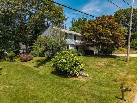 31 Edgewater Rd, Narragansett, RI 02882