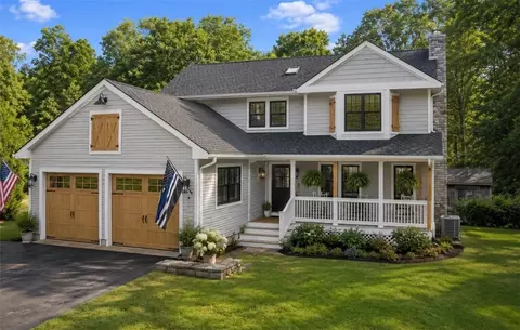 2 Overlook Dr, Ashaway, RI 02804