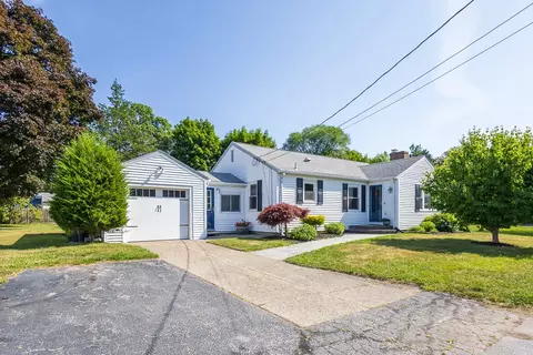 40 Greenfield Rd, Cumberland, RI 02864