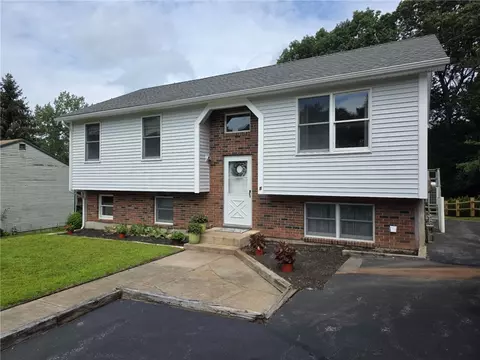 Exterior - 5 Brook View Ct, Westerly, RI 02891 photo 2 of 5