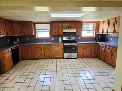 Kitchen - 5 Brook View Ct, Westerly, RI 02891 photo 4 of 5