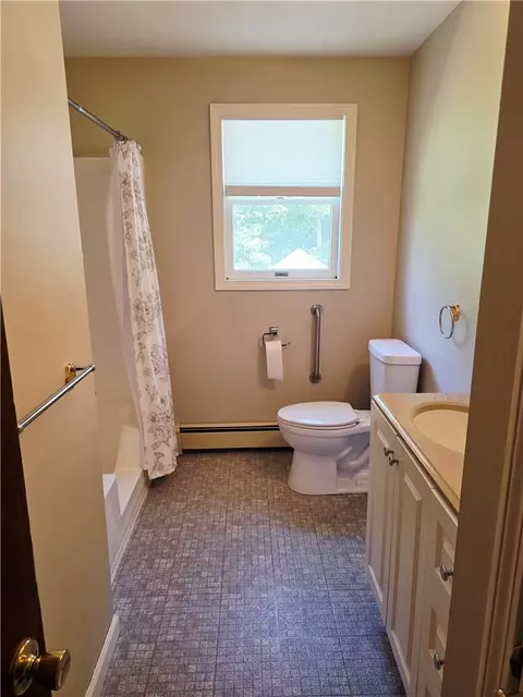 Bath - 5 Brook View Ct, Westerly, RI 02891 photo 1 of 2