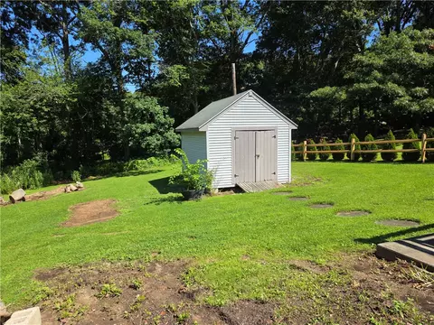 Exterior - 5 Brook View Ct, Westerly, RI 02891 photo 3 of 5
