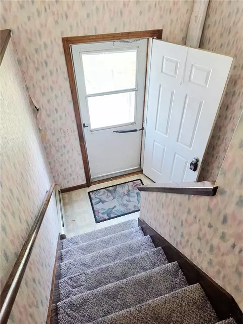 Entry Way - 5 Brook View Ct, Westerly, RI 02891 photo 1 of 2