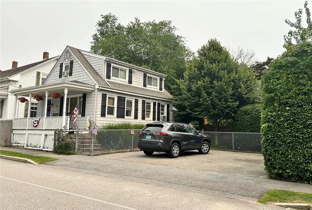 8 Lincoln Ave, Bristol, RI 02809