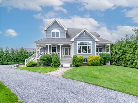 75 Wood St, Bristol, RI 02809