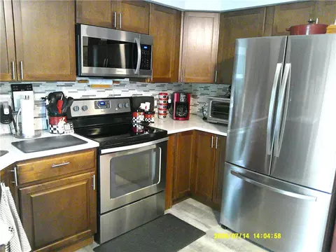 Kitchen - 200 Post Rd #233, Warwick, RI 02888 photo 2 of 3