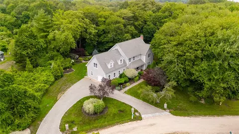 15 Kendall Ct, Narragansett, RI 02882