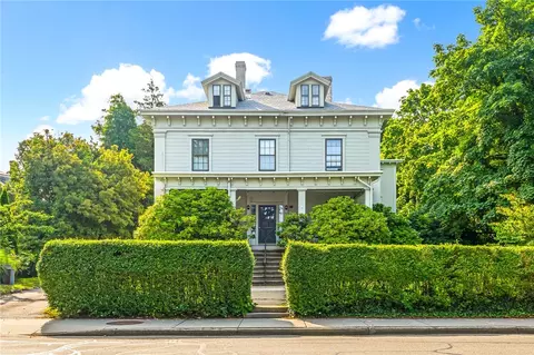 35 Kay St, Newport, RI 02840