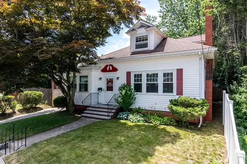 389 Pontiac Ave, Cranston, RI 02910
