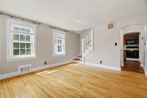 Living - 74 Macarthur Rd, Woonsocket, RI 02895 photo 3 of 4