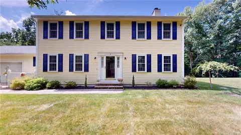 6 Forest Hill Dr, North Smithfield, RI 02896