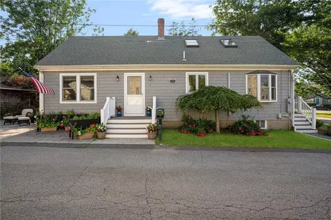 3 Harold St, Newport, RI 02840